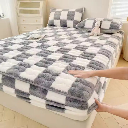 Ultra-Soft Checkered Plush Mattress Topper with Pillow Covers – Cozy Bedding Set for All-Season Comfort (Grey & White)
